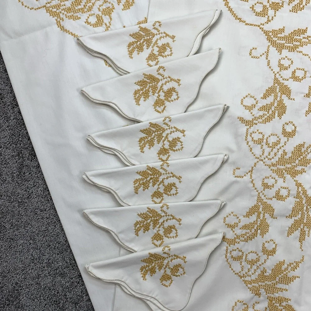 VTG Hand Embroidered Cross Stitch Tablecloth + 12 Napkins MCM Granny Core 106x59